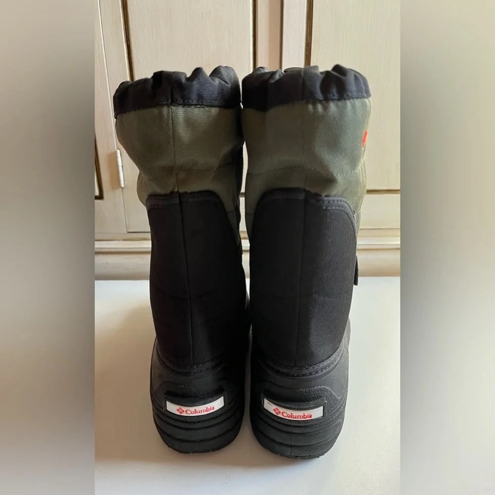 Like New Men’s Columbia Powderbug Plus Winter Boots Waterproof Size 6 Green